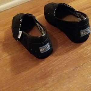 TOMS black glitter toddler 9 EUC